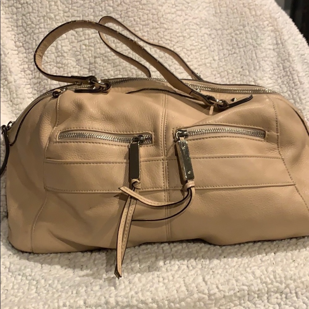 b. makowsky Leather Handbag 👓